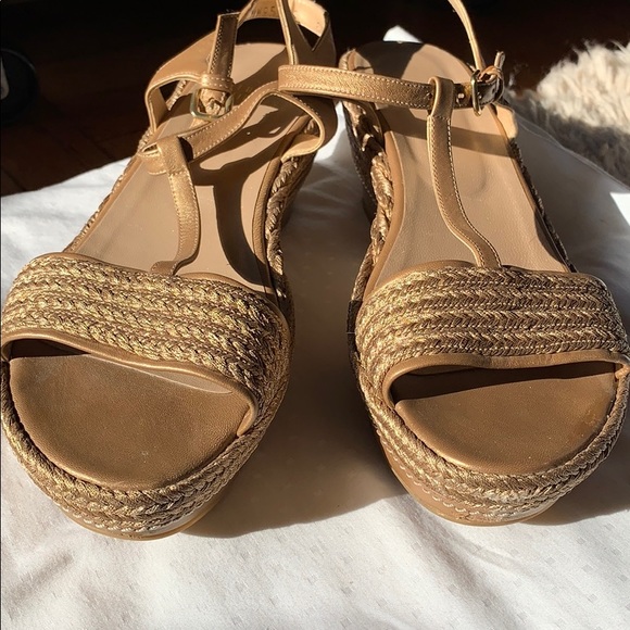 Stuart Weitzman Flat Gold Platform Sandals - Picture 2 of 8